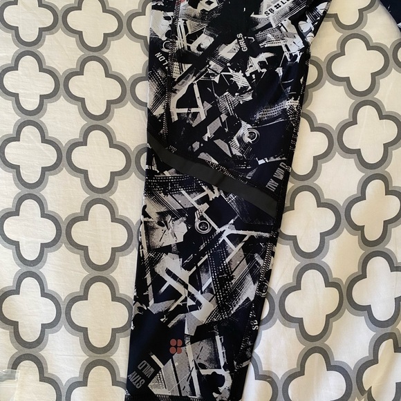 Zero Gravity Leggings - Picture 4 of 10